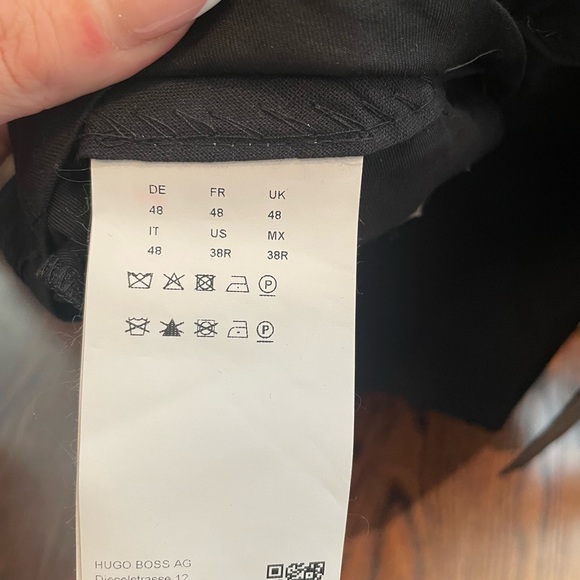 Mens Hugo Boss Tuxedo size 38R - Picture 5 of 7